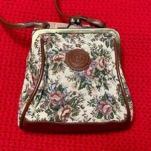 Vintage Mitzi Apri Floral Tapestry Kiss Lock Carpet Style Crossbody Bag